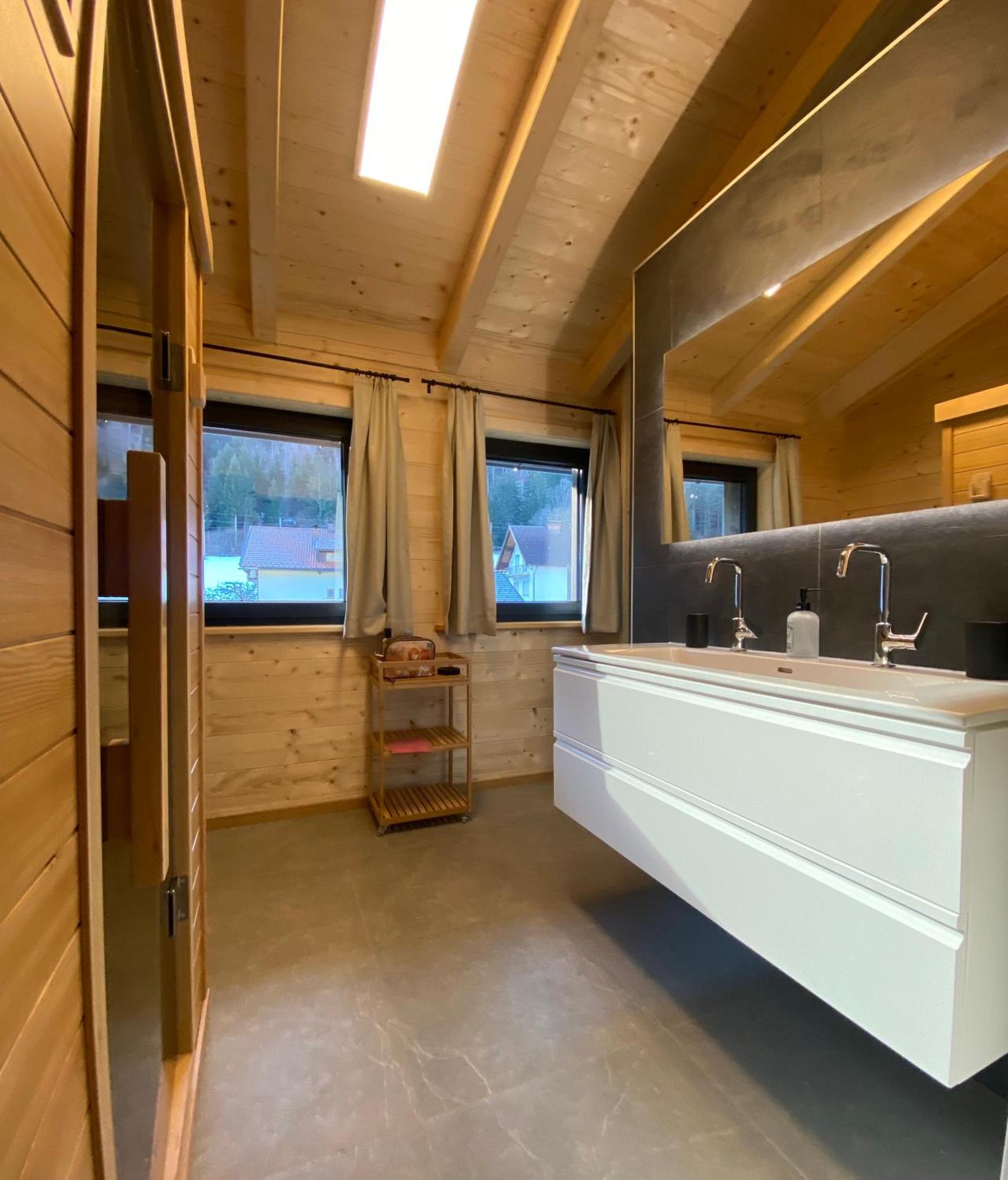 Ruheoase Zwischen Bergen Und Seen Mit Infrarotsauna Chalet